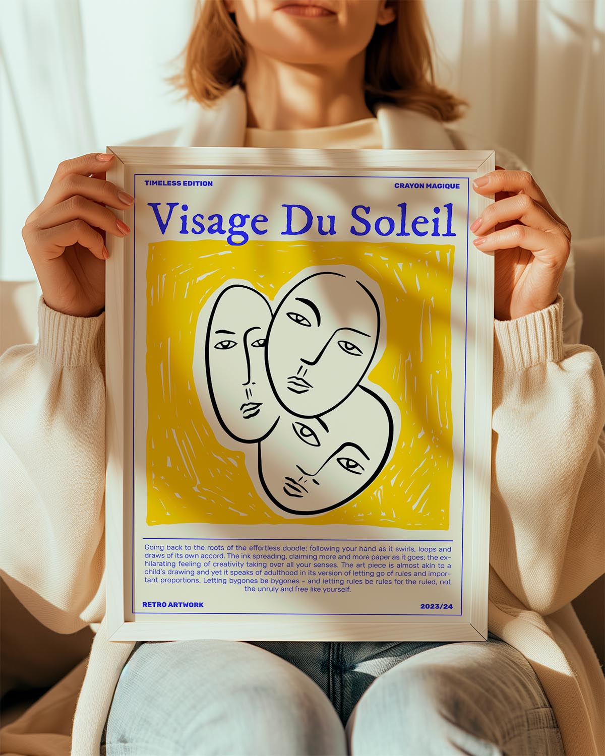 Visage Du Soleil」と題されたポスター。明るい黄色を背景に、黒い輪郭で描かれた3人の抽象的な顔が、遊び心と創造的な雰囲気を醸し出している。